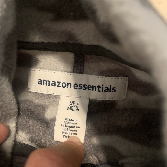 💛 Amazon Essentials Grey Camo Full-Zip Fleece Jacket - US S / CA P - Flaw - Picture 3 of 6